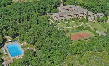 Il Chiostro, Free parking, swimming pool, tennis court