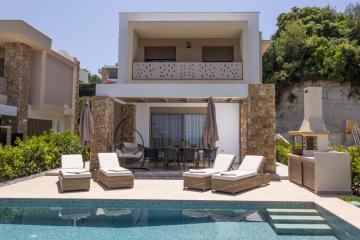Villa Murano - Pool, 2 mins to Mamalouka and Blue Carpet