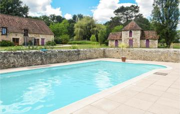 Stunning Home In Mauvires With Outdoor Swimming Pool, Wifi And 3 Bedrooms