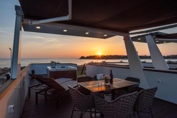 The Sea Lodges N - Bootshaus Floating Sea House Novigrad