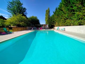 Domaine Jasmin, 6 Gîtes typiquement Charentais avec Piscines