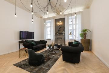 Bohemian Dream Home In The Absolute Center w 2BR/2BT