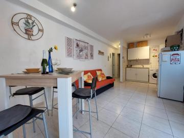 CASAMAUI WI FI and Smart TV Private Garage