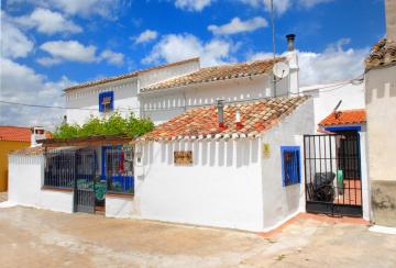 Casa Cueva Alegría