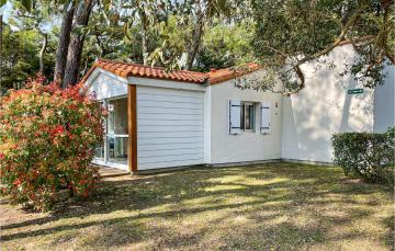 Beautiful home in La Faute-sur-Mer with 2 Bedrooms, WiFi and Outdoor swimming pool