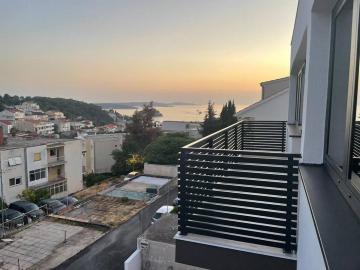 New luxe apartment with view