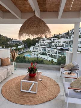 Tropical penthouse with big roof terrace