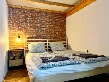 Apartment with FREE Parking