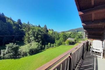 Apartment With GardenBalcon