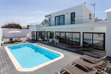Luxury Holiday Villa AZUL - heated Pool -Wifi - Seaview - Beach