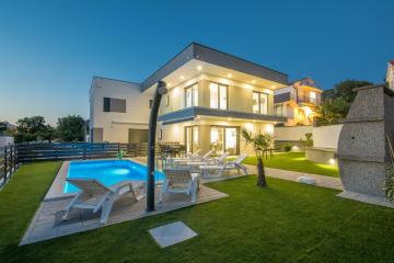 Villa Andrea with heated Pool