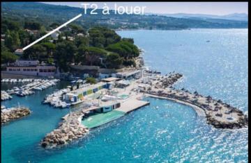 T2 climatisé EN BORD DE MER AVEC TERRASSE , PARKING ET WIFI