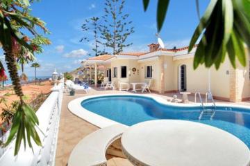 House Beautiful Carla Private Pool in Tfs