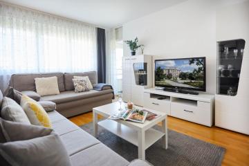 Spacious 2BDR Apartment near Business District