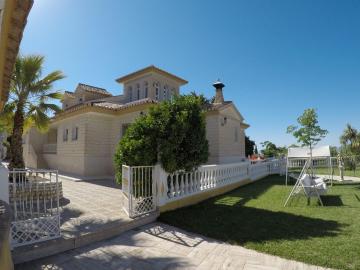 Agradable Villa con Piscina a 15 min. De Granada C