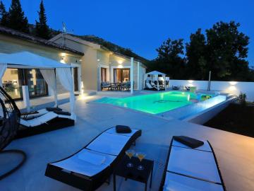 Amazing villa with pool and sea view surrounded by nature