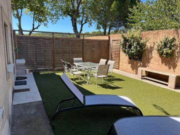 Maison 4 chambres 1 à 12 personnes divisée en 2 appartments village à 5km de Montpellier 15km de Palavas Attention le tarif proposé est pour 1 appartement de 1 à 6 personnes, si vous souhaitez réserver les 2 appartements choisissez 2 hébergements