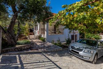Charming apartment with private garden and terrace