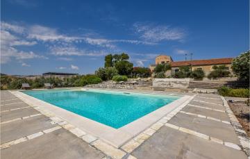 Nice home in Roccapalumba with WiFi, Private swimming pool and 4 Bedrooms