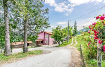 Nice apartment in Cutigliano with 3 Bedrooms and WiFi