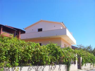 Apartments with a parking space Vinisce, Trogir - 11075