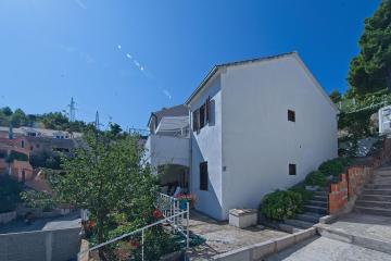 Apartments with a parking space Postira, Brac - 11168