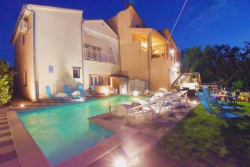 Apartments with a swimming pool Fazana - 11599