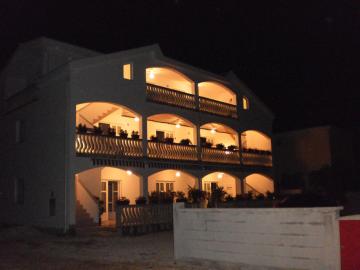 Apartments with a parking space Vir - 13817