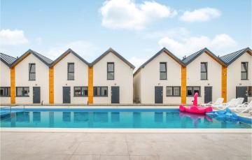 Nice home in Rewal with WiFi, Outdoor swimming pool and Heated swimming pool