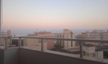 Estudio terraza piscina vistas mar skyline