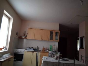 Kuca na bregu