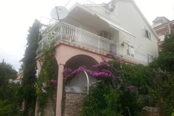 Apartments by the sea Bilo, Primosten - 4208