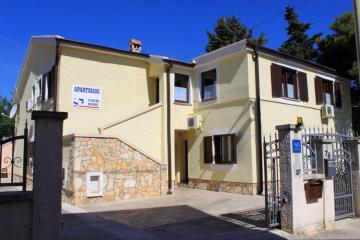 Apartments with a parking space Premantura, Medulin - 2247