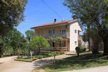 Apartments for families with children Banjole, Pula - 2258