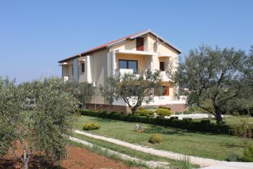 Apartments by the sea Sukosan, Zadar - 6120