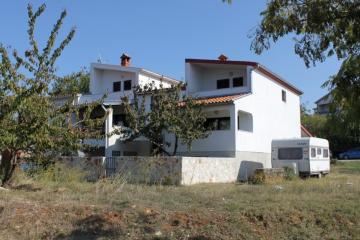 Apartments with a parking space Stinjan, Pula - 7425