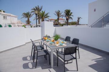 Beachfront Urban Apartment 4 - Sea View by Holidayshome