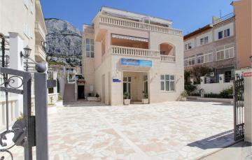 Awesome apartment in Tuepi with WiFi