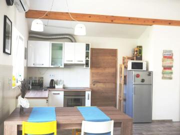 New spacious (80m2) modern place in a quiet street