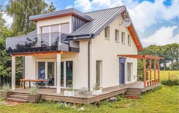 Nice home in Nowe Warpno with 4 Bedrooms and WiFi
