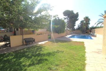 Swimming pool, bbq, air conditioner, wifi, big terrace, ping pong table, bathtub