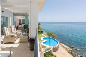Luxury sea frontline 3-bedroom duplex penthouse