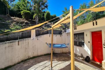Red Door Apartment Private Terrace - Happy Rentals