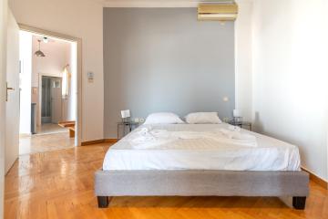 Penthouse Under Acropolis Hill