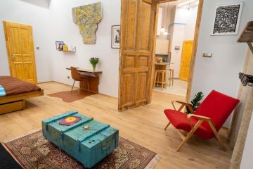 Tipton's Quiet & Artsy home in Budapest downtown