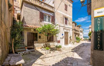 Beautiful apartment in Vrbnik with WiFi