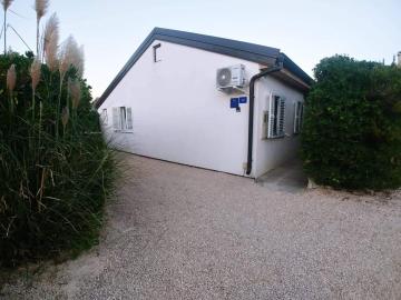 Dream House-otok Vir