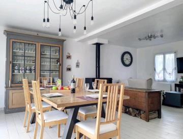 Maison spacieuse et lumineuse tout confort avec jardin terrasse à 5 mn Bayeux au calme proche plages du débarquement et Omaha Beach