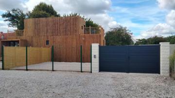 Gîte atypique en bois entre ville et verdures