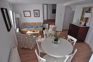 LETS HOLIDAYS Apartment for 6 people 1 min walking to the beach